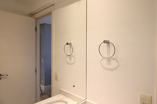 Banheiro da Suíte de apartamento para alugar com 2 quartos, 68m² em Vila Ipiranga, Porto Alegre