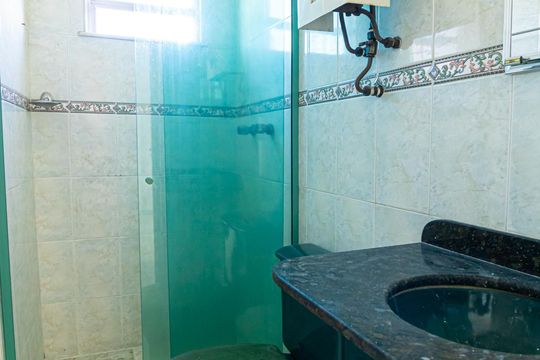 Banheiro de apartamento à venda com 2 quartos, 50m² em Tomás Coelho, Rio de Janeiro
