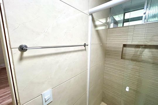 Banheiro  de apartamento à venda com 2 quartos, 45m² em Vila Barros, Guarulhos