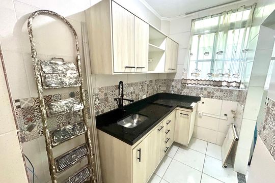 Cozinha de apartamento à venda com 2 quartos, 45m² em Vila Barros, Guarulhos