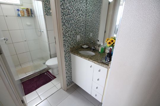 Banheiro de apartamento à venda com 2 quartos, 52m² em Taquara, Rio de Janeiro