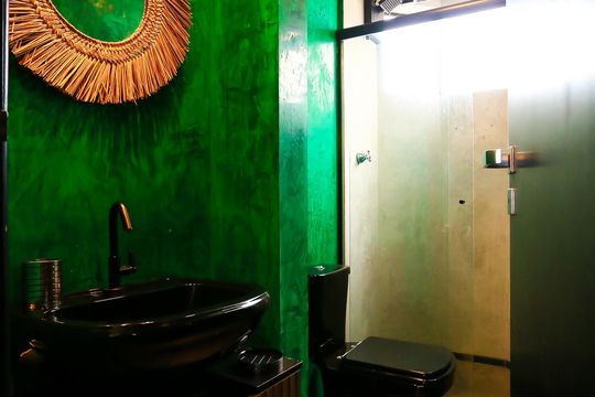 Banheiro da Suíte de kitnet/studio à venda com 1 quarto, 81m² em Vila Suzana, São Paulo