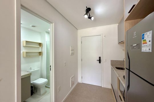 Cozinha de kitnet/studio para alugar com 1 quarto, 26m² em Campo Belo, São Paulo
