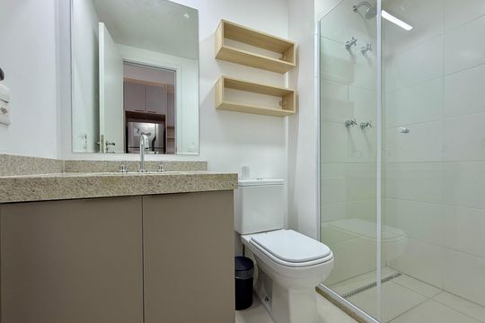 Banheiro   de kitnet/studio para alugar com 1 quarto, 26m² em Campo Belo, São Paulo