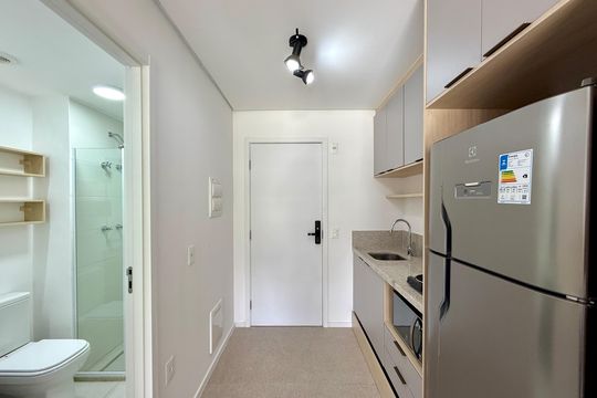 Cozinha de kitnet/studio para alugar com 1 quarto, 26m² em Campo Belo, São Paulo