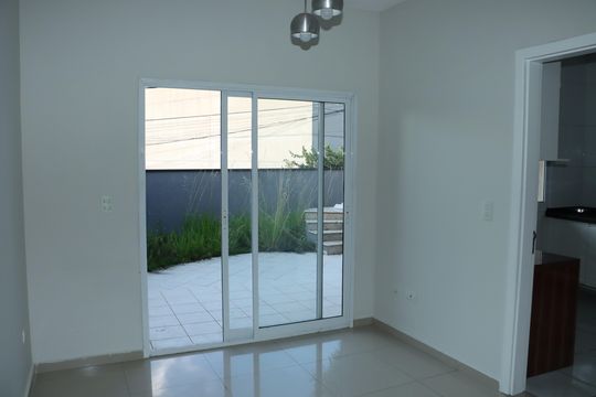 Casa de Condomínio para alugar com 3 quartos, 140m² em Jardim Rebelato, Cotia