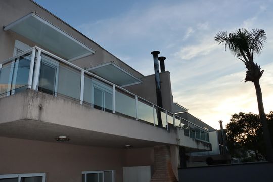 Casa de Condomínio para alugar com 3 quartos, 140m² em Jardim Rebelato, Cotia