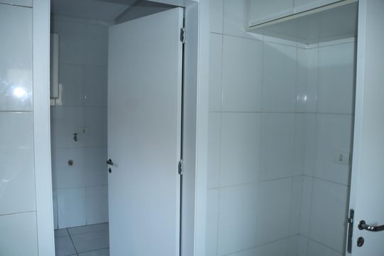 Casa de Condomínio para alugar com 3 quartos, 140m² em Jardim Rebelato, Cotia