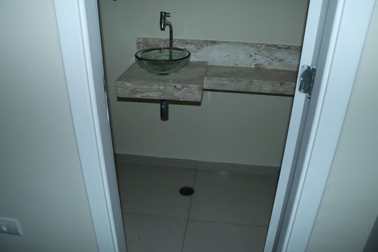 Lavabo de casa de condomínio para alugar com 3 quartos, 202m² em Jardim Rebelato, Cotia