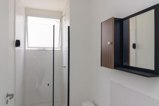 Banheiro de apartamento para alugar com 2 quartos, 43m² em Jardim das Oliveiras, São Paulo