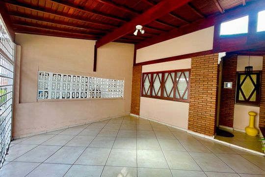 Garagem de casa à venda com 2 quartos, 118m² em Vila Galvão, Guarulhos