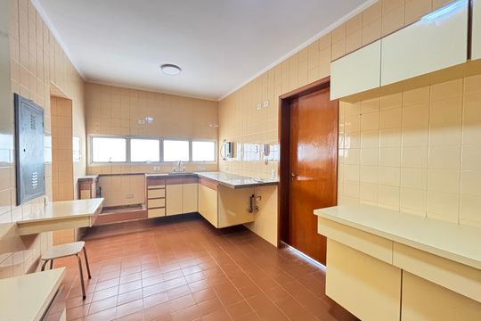 Cozinha de apartamento para alugar com 3 quartos, 145m² em Indianópolis, São Paulo
