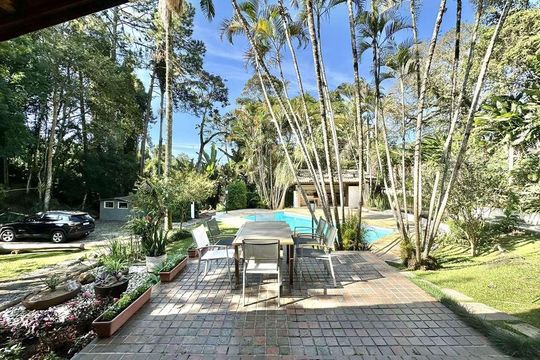 Casa de Condomínio para alugar com 3 quartos, 342m² em Algarve, Cotia