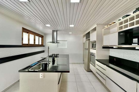 Casa de Condomínio para alugar com 3 quartos, 342m² em Algarve, Cotia