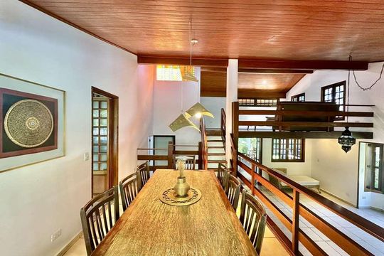 Casa de Condomínio para alugar com 3 quartos, 342m² em Algarve, Cotia