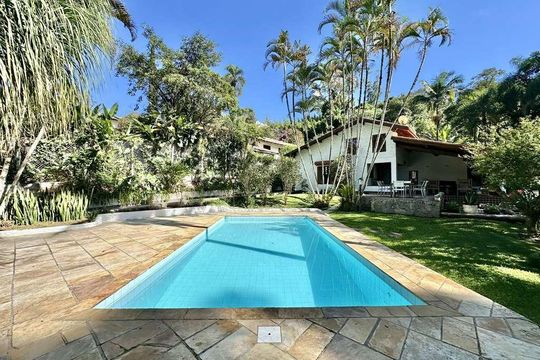 Casa de Condomínio para alugar com 3 quartos, 342m² em Algarve, Cotia