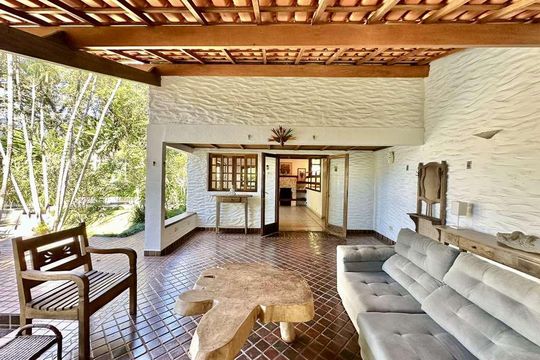 Casa de Condomínio para alugar com 3 quartos, 342m² em Algarve, Cotia