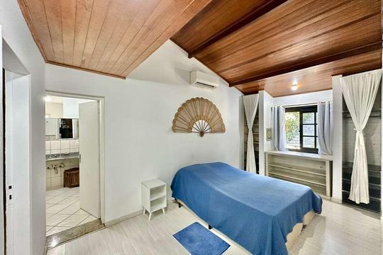 Casa de Condomínio para alugar com 3 quartos, 342m² em Algarve, Cotia