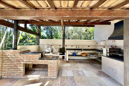 Casa de Condomínio para alugar com 3 quartos, 342m² em Algarve, Cotia
