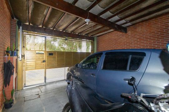 Garagem de casa para alugar com 2 quartos, 80m² em Jardim Triana, São Paulo