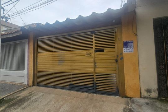 Fachada  de casa para alugar com 2 quartos, 80m² em Jardim Triana, São Paulo