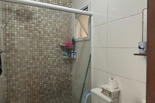Banheiro de apartamento à venda com 2 quartos, 54m² em Vila Camilópolis, Santo André