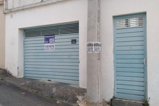 Fachada de casa à venda com 3 quartos, 110m² em Santa Teresinha, São Paulo