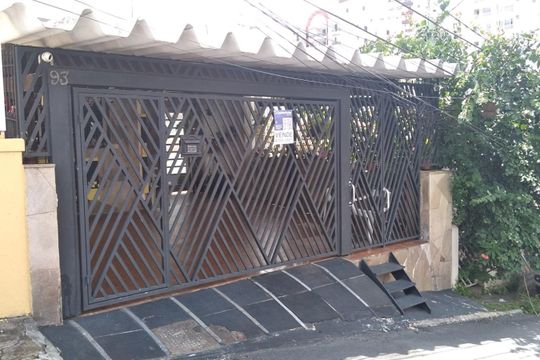 Fachada de casa à venda com 5 quartos, 181m² em Santa Teresinha, São Paulo