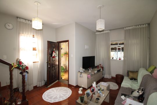 Casa à venda com 5 quartos, 181m² em Santa Teresinha, São Paulo