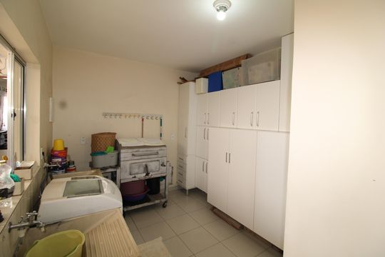 Área de Serviço de casa à venda com 5 quartos, 181m² em Santa Teresinha, São Paulo