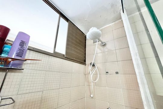 Banheiro de apartamento à venda com 2 quartos, 60m² em Parque Peruche, São Paulo
