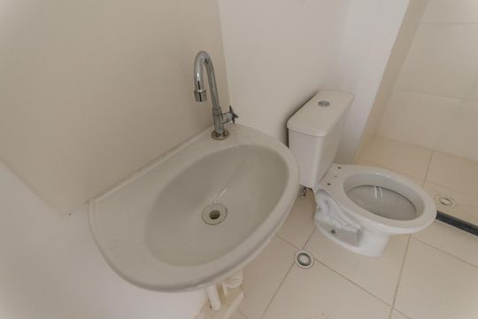 Banheiro de kitnet/studio à venda com 2 quartos, 29m² em Vila Pereira Barreto, São Paulo