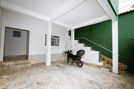 Garagem de casa à venda com 5 quartos, 156m² em Bonfim, Belo Horizonte