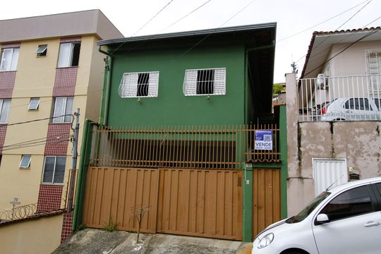 Fachada de casa à venda com 5 quartos, 156m² em Bonfim, Belo Horizonte