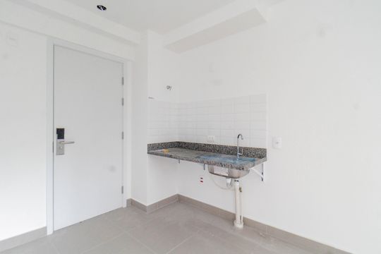 Cozinha de kitnet/studio para alugar com 1 quarto, 28m² em Barra Funda, São Paulo