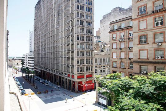 Sala Vista de apartamento à venda com 1 quarto, 49m² em Centro Histórico, Porto Alegre