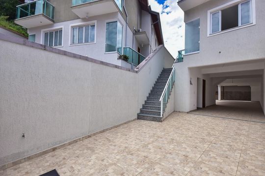 Garagem de casa para alugar com 3 quartos, 250m² em Parque Monte Alegre, Taboão da Serra