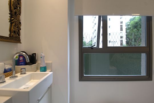 Banheiro da Suíte 2 de apartamento para alugar com 2 quartos, 80m² em Vila Nova Conceição, São Paulo