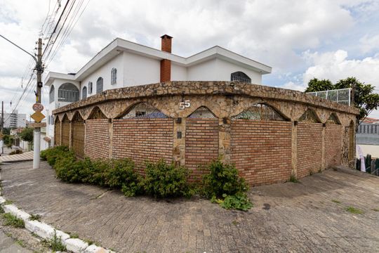 Fachada de casa para alugar com 7 quartos, 500m² em Jardim Triana, São Paulo