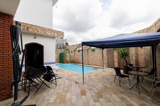 Piscina de casa para alugar com 7 quartos, 500m² em Jardim Triana, São Paulo