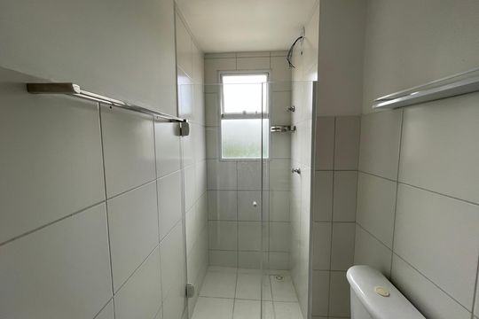 Banheiro 1 de apartamento para alugar com 2 quartos, 54m² em Cemucam, Cotia