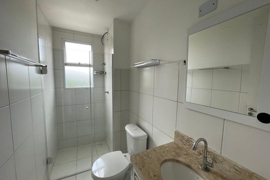 Banheiro 1 de apartamento para alugar com 2 quartos, 54m² em Cemucam, Cotia