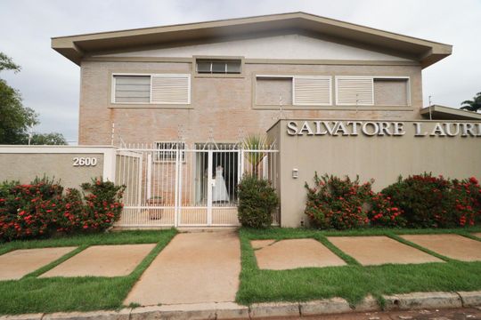 Fachada de casa para alugar com 6 quartos, 200m² em Jardim Sumare, Ribeirão Preto