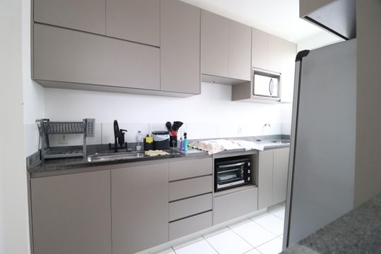 Cozinha de apartamento para alugar com 2 quartos, 58m² em Presidente Roosevelt, Uberlândia