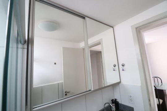 Banheiro Social de apartamento para alugar com 2 quartos, 58m² em Presidente Roosevelt, Uberlândia