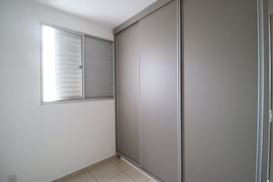 Quarto 1 de apartamento para alugar com 2 quartos, 58m² em Presidente Roosevelt, Uberlândia