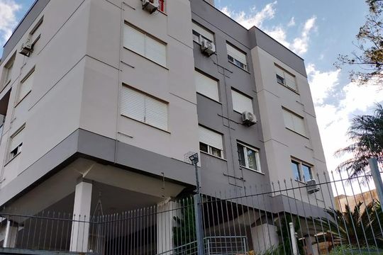 Fachada  de apartamento para alugar com 2 quartos, 180m² em Teresópolis, Porto Alegre