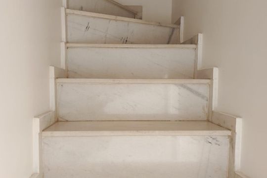 Escada de apartamento para alugar com 2 quartos, 180m² em Teresópolis, Porto Alegre