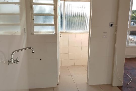 Cozinha  de apartamento para alugar com 2 quartos, 180m² em Teresópolis, Porto Alegre