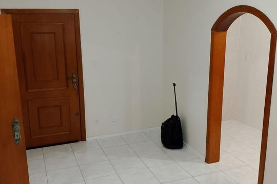 Sala de apartamento para alugar com 1 quarto, 55m² em Petrópolis, Porto Alegre